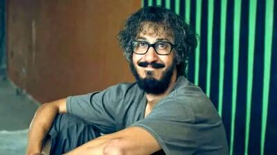 مرد عینکی به کمک دایناسور، رکوردشکنی کرد!