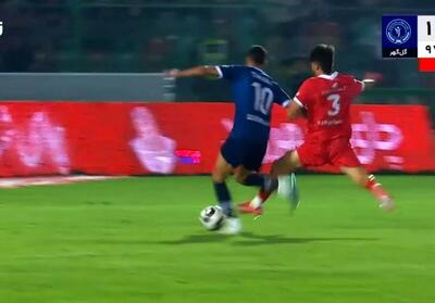 نحوه اعتراض زنان پرسپولیسی به درویش + عکس