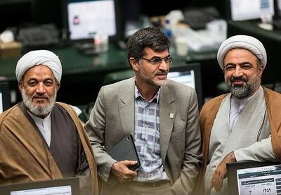 آن سوی آب، کسانی که خواهان نابودی کشور هستند مانند تندروها...