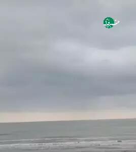 نمایی زیبا از بارش باران داخل دریای خزر