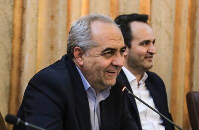 سرمست:پژوهش ها در گوشه کتابخانه های دانشگاه ها در حال خاک خوردن هستند