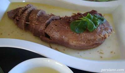 طرز تهیه خوراک زبان گوساله مجلسی ؛ نرم و خوشمزه با سس قارچ ؛ فوت و فن پخت و راز خوشمزگی زبان گوساله