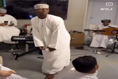 آواز شاد؛ عربا تو یه لیگ دیگه میرقصن پسر عین مار شلنگی رقصید پیچ و مهره نداره