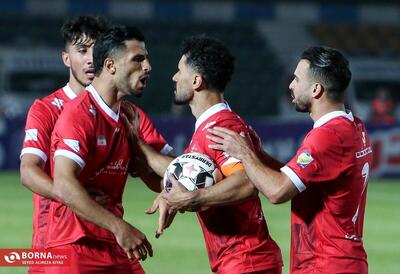 آقای گل پرسپولیس با یک تیر دو نشان زد