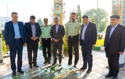 ادای احترام استاندار مرکزی به شهید گمنام در ستاد فراجا استان