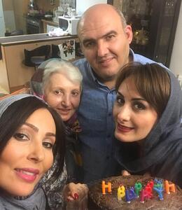 عکس/ مجری عشق ابدی در کنار اعضای خانواده‌اش با یک تولد خودمونی | اقتصاد24