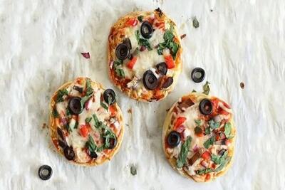 آموزش آشپزی / طرز تهیه لقمه پیتزایی با ماهیتابه؛ آسان و مفید برای بچه‌ها
