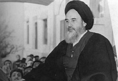 عکس کمتر دیده شده از امام خمینی(ره) بدون لباس روحانیت در بورسای ترکیه در سال ۱۳۴۳ - سلام نو