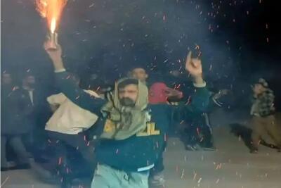 آواز شاد؛ مرد فاز مایکل جکسون برداشت وسط رقص دوتا فر خورد جوگیر شد تو سومی افقی افتاد