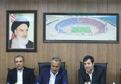نشست وزیر ورزش با اعضای کمیسیون عمران مجلس در ورزشگاه آزادی - تسنیم
