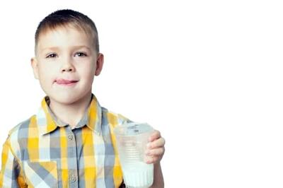 آیا شیر واقعا بچه‌ها را قدبلند می‌کند؟