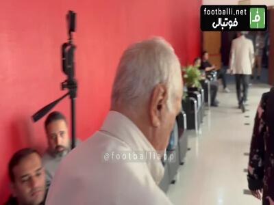 ورود منصور برزگر سرمربی اسبق تیم ملی کشتی به مراسم بزرگداشت حسین کلانی