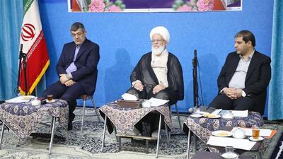 امام جمعه یزد: اقامه نماز بین جوانان فرهنگ‌سازی شود