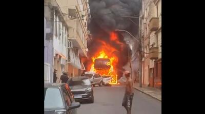 تصادف هولناک اتوبوس نوجوانان در خیابان باریک برزیل (فیلم)