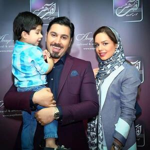 تاریخ وبگردی | تصویری از پاییز گردی احسان خواجه امیری«خواننده معروف »و همسرش در خیابان های شمیران