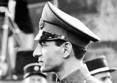 محمدرضا پهلوی درحال تست یک جنگنده عجیب؛ سال 1327