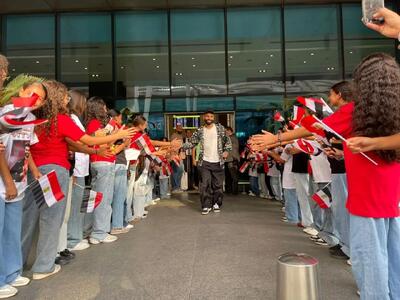  استقبال بی نظیر از صلاح در فرودگاه قاهره