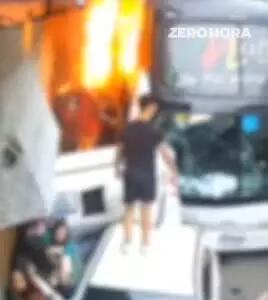 لحظه معجزه‌آسای نجات ده‌ها نوجوان از آتش حاصل از تصادف هولناک اتوبوس در برزیل