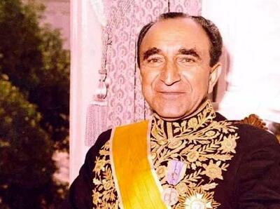سفر در تاریخ؛ «اسدالله علم» در حال قدم زدن با «محمدرضا پهلوی»؛ دهه 40