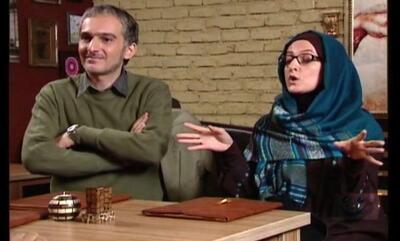 قاب خانوادگی خانم شیرزاد «ساختمان پزشکان»در کنار برادرش