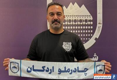 کلیپ عکس یادگاری گرفتن هواداران استقلال با حنیف عمران زاده مربی چادرملو