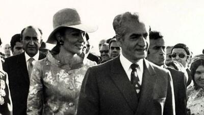 عکس سفر در زمان / فرح دیبا و شاه در جوار مردم تایلند /   سال 1339