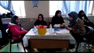 ویزیت رایگان دانش آموزان رشتی توسط کانون خدمت سلامت رضوی + فیلم