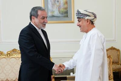 سفیر سلطنت عمان در ایران با عراقچی خداحافظی کرد