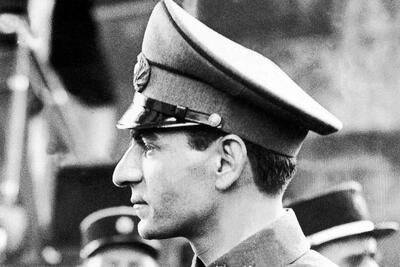 محمدرضا پهلوی در حال تست یک جنگنده عجیب