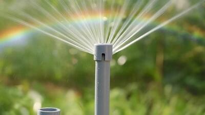 سیستم آب پاش آسان: راه حلی بی دردسر برای آبیاری باغچه