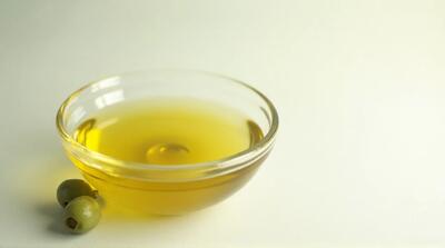 آیا روغن زیتون پوست را سفید می‌کند؟ | واقعیت یا افسانه!