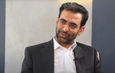 ویدیو / آذری جهرمی: اینکه چرا طیب نیا معاون اولی پزشکیان را نپذیرفت که برای ما معماست ولی چه شد که طیب نیا جدا شد معما نیست / بحث اساسی طیب نیا این بود که اگر می‌گویید من فرمانده اقتصادی دولت هستم، پس من باید جمع بندی کنم؛ خیلی از مسائلی  که در دولت پیگیری می‌شد را طیب نیا قبول نداشت
