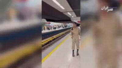  صدای این سرباز در مترو همه را شوکه کرد