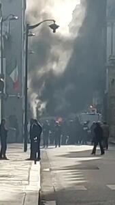ببینید؛ انفجار خودرو در نزدیکی دفتر نخست‌وزیر فرانسه