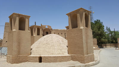 کوچه‌باغش پر موسیقی باد