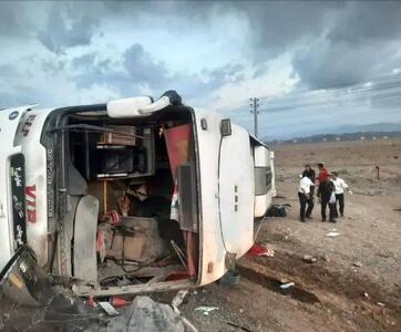 چهار مصدوم در واژگونی اتوبوس در محور شوش به اهواز