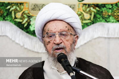 مکارم شیرازی: حوزه علمیه نخستین استفاده‌کننده فناوری‌های نوین باشد