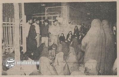 ۴۰۰ دختر دانشجو شب در پیاده‌رو خوابیدند! +عکس