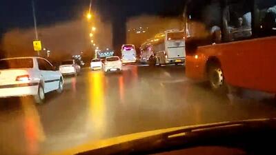 رنجش شهروندان از بارگیری اتوبوس‌ها در سه راهی ملک شهر + فیلم