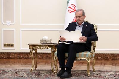 انتظار رئیس جمهور از سفرای جدید: برای کشور و ملت ایران تحریم‌ شکن باشید