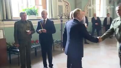 ولادیمیر پوتین سالروز تولدش را با فرماندهان نظامی در کلیسا گذراند (فیلم)