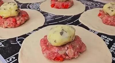 طرز تهیه تورتیلاهای خانگی ترد با مواد داخل آن، سالم و خوشمزه !