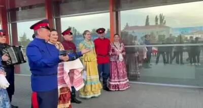 ببینید| خوش‌آمدگویی جالب روس‌ها به قلعه‌نویی با حرکات موزون!