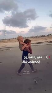 ببینید؛ کودک فلسطینی که برادر کوچکش را ۱۰ کیلومتر بر دوش گرفت