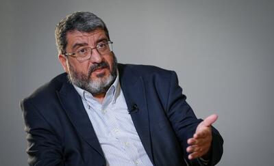 روزنامه اصولگرا: فواد ایزدی در زمین اسرائیل بازی می‌کند | مشکل او صرفاً در ادبیاتش نیست، بلکه در درک او از واقعیت میدان است | او از پشت میز دانشگاه نمی‌تواند عقلانیت به خرج دهد و واقعیت برجام را درک کند