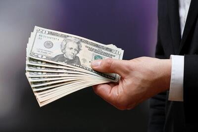 اولین فوتبالیست میلیاردر دنیا معرفی شد  | مسی نصف این ثروت را هم ندارد!