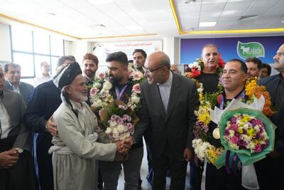 بازگشت قهرمانان جهانی پارادوومیدانی به کرمانشاه با استقبال مردم و مسوولان