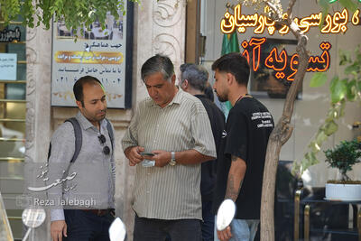 طلا یا دلار؛ کدام بازار تا پایان سال سود بیش‌تری دارد؟