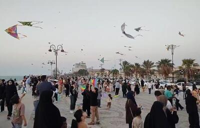 پرواز بادبادک‌ها در ساحل بوشهر
