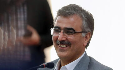 جای تاسف دارد که محمدرضا فرزین حرف های کف خیابان را می زند!
